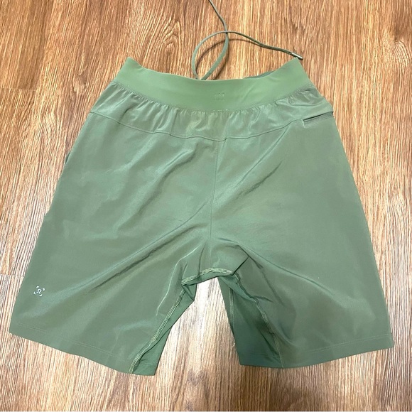 Lululemon T.H.E Shorts Linerless Size Small 9” Green - Picture 2 of 4